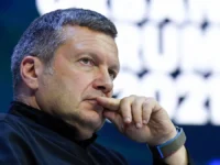 Дастан Бекешев и Феликс Кулов требуют решительных мер в Киргизии dastan bekeshev i feliks kulov trebuyut reshitelnyh mer v kirgizii-lavi-su-0