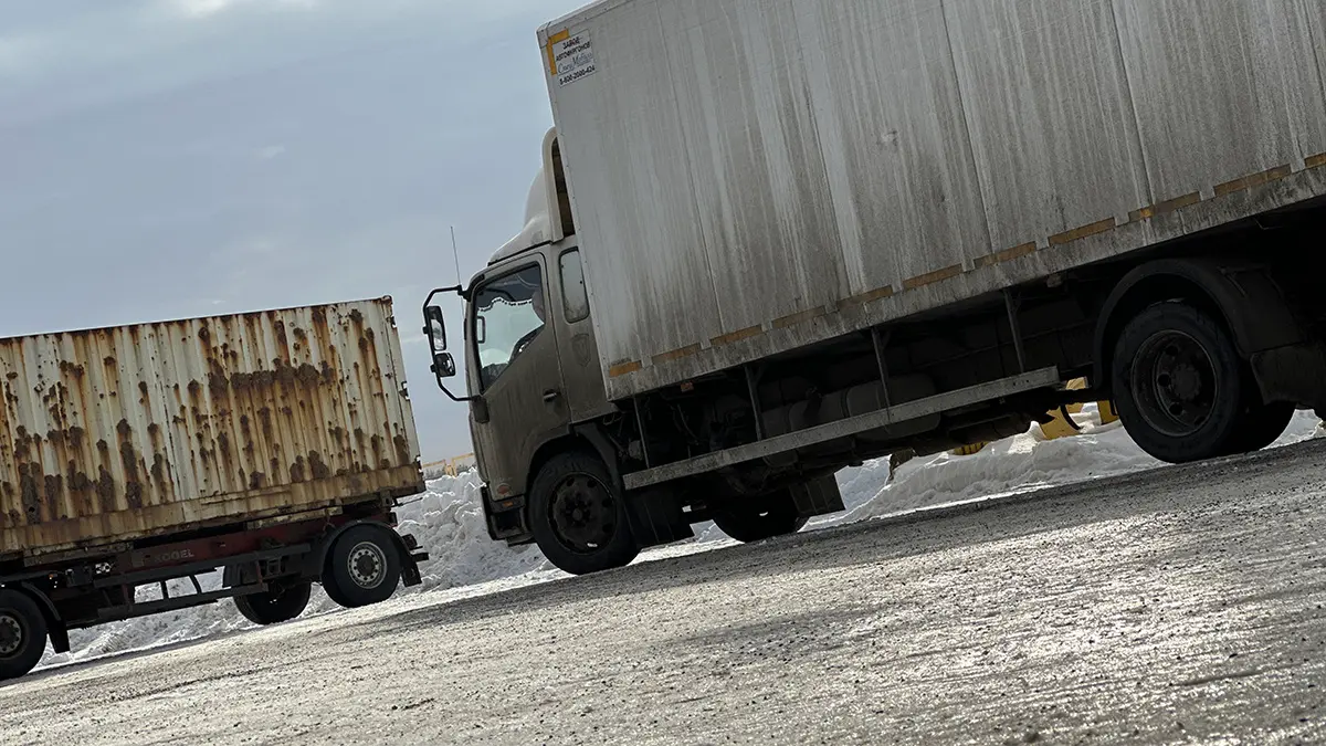 СМИ: Из-за ДТП с фурой на трассе М-11 «Нева» образовалась 20-километровая пробка