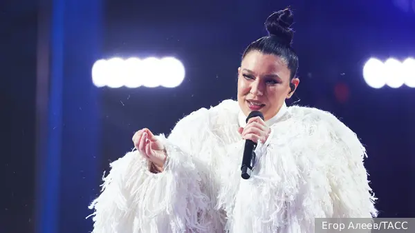 Певица Елка отказалась от украинского гражданства 