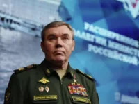 Герасимов посетил группировки «Центр» и «Север», отметив их успехи gerasimov posetil gruppirovki czentr i sever otmetiv ih uspehi-lavi-su-0