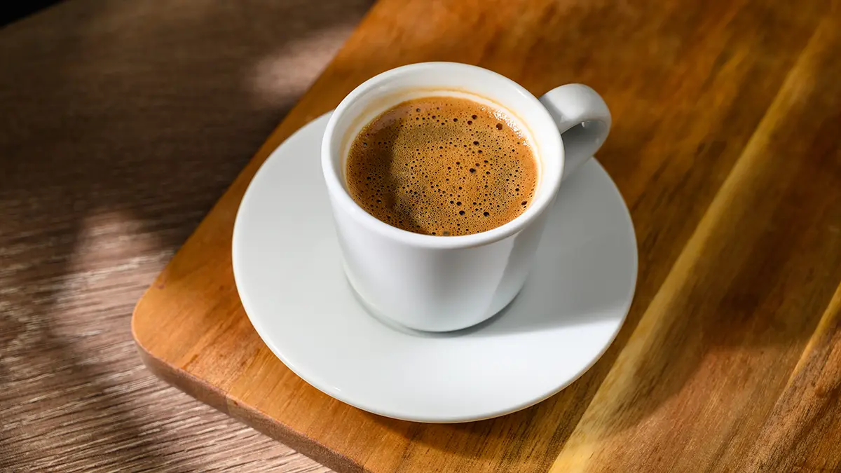 Когда нужно пить первую чашку кофе с утра: мнение врача Роба Галлоуэя