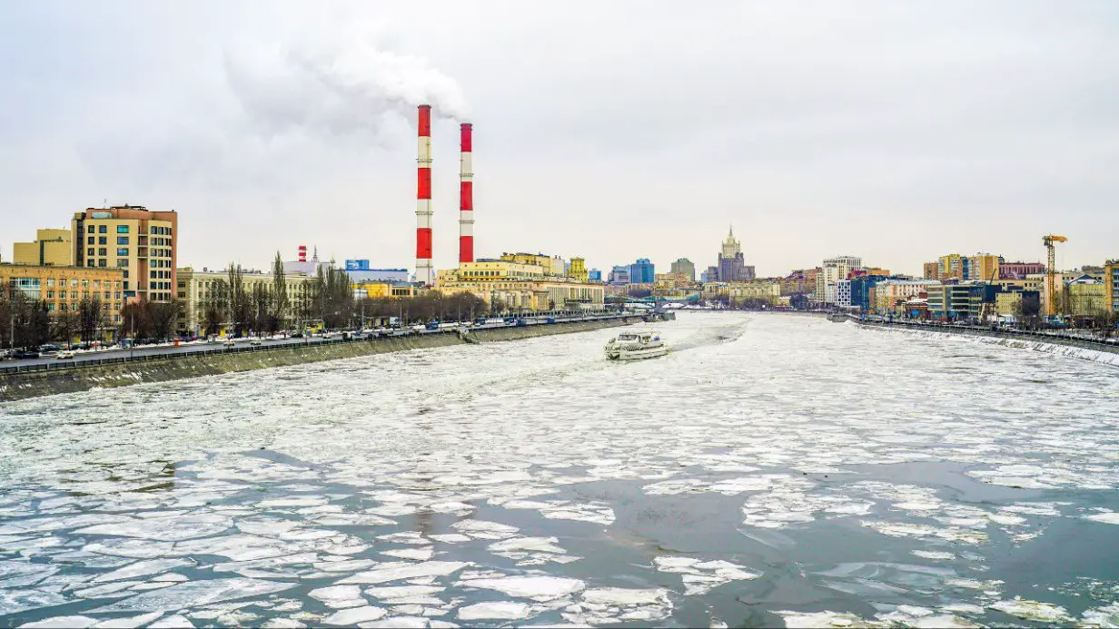 Городские службы повышают температуру в системе отопления из-за похолодания