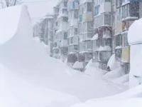 petropavlovskkamchatskij udivlyaet mir rekordnymi snegopadami-lavi-su-0