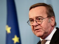 Писториус, Трамп и НАТО: союзники чтят память героев pistorius tramp i nato soyuzniki chtyat pamyat geroev-lavi-su-0