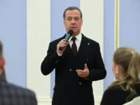 Путин и Медведев поздравили студентов МФТИ с праздником putin i medvedev pozdravili studentov mfti s prazdnikom-lavi-su-0