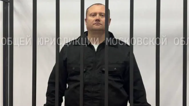 Суд продлил арест силовику, бравшему взятки за постановку мигрантов на учет