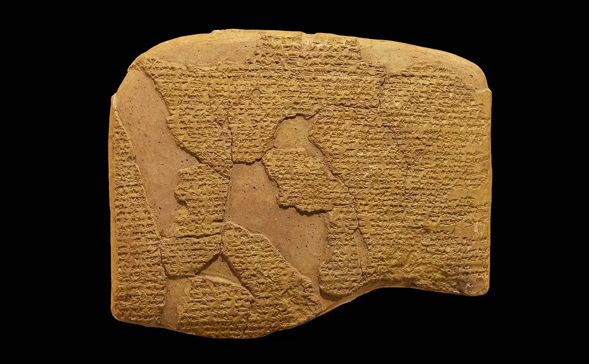 Табличка с фрагментом египетско-хеттского мирного договора (Кадешского договора). Долго считался первым исторически документированным международным договором (Gokhan Dogan / Shutterstock)