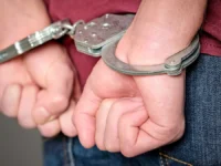 v moskve moshennik predstavilsya sotrudnikom banka i obmanul pensionerku-lavi-su-0