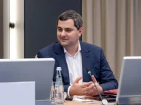 Владислав Овчинский объявил старт реновации на улице Байкальская vladislav ovchinskij obyavil start renovaczii na ulicze bajkalskaya-lavi-su-0