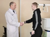 Денис Паслер оценил успехи медпомощи участникам СВО в Свердловской области denis pasler oczenil uspehi medpomoshhi uchastnikam svo v sverdlovskoj oblasti-lavi-su-0