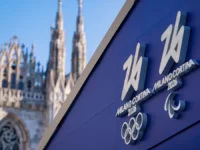 Евгений Бурденюк и Pohvistnevo Ski Team. Флаг России на Олимпиаде evgenij burdenyuk i flag rossii na olimpiade-lavi-su-0