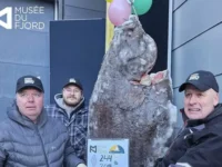 kvebekecz alen hamel pojmal rekordnogo paltusa v ozere senzhan-lavi-su-0