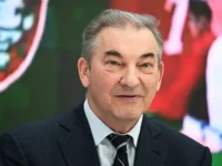 Владислав Третьяк высоко оценил перспективы развития хоккея в Чечне vladislav tretyak vysoko oczenil perspektivy razvitiya hokkeya v chechne-lavi-su-0