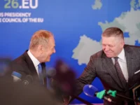 donald tusk i robert ficzo na sammite es obsudili rossiyu-lavi-su-0