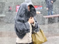 moskva aprelskaya pogoda mokryj sneg i veter-lavi-su-0