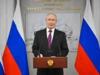 Путин поздравил юных гимнасток в школе олимпийского резерва Рахлина putin pozdravil yunyh gimnastok v shkole olimpijskogo rezerva rahlina-lavi-su-0