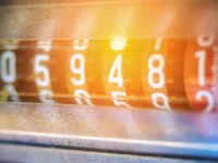 rosseti lenenergo vladelecz barbershopa oplatil shtraf za elektroenergiyu-lavi-su-0