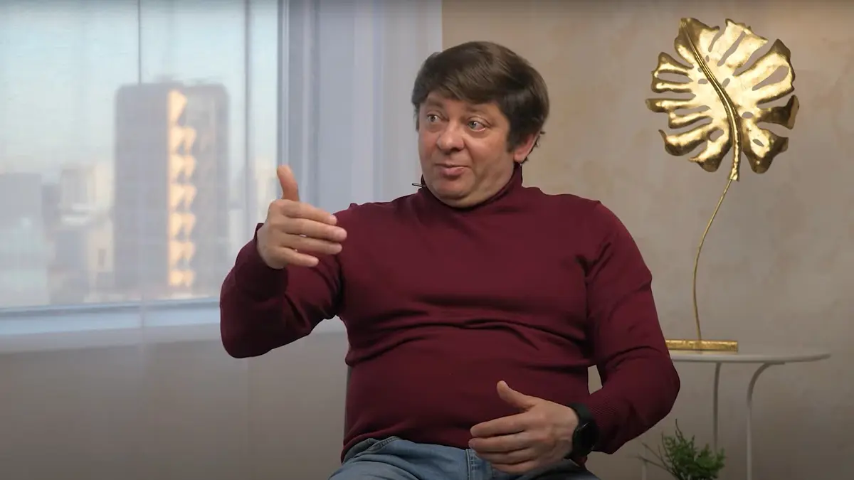 «Подкатывают слезы»: звезда «Уральских пельменей» Брекоткин выдал дочь замуж