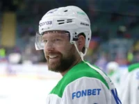 evgenij kuzneczov nasladilsya dramoj matcha nhl karolina  monreal-lavi-su-0