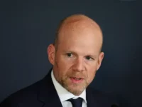 Генсек ФИФА Маттиас Графстрём провел переговоры с Ираном о ЧМ-2026 gensek fifa mattias grafstryom provel peregovory s iranom o chm2026-lavi-su-0