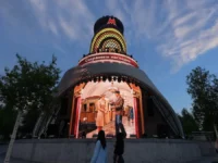 matreshka moskvy v parke zaryade otmechaet 91 god moskovskogo metro-lavi-su-0