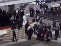 papa lev  proyavil zabotu vdohnovlyayushhim postupkom v vatikane-lavi-su-0