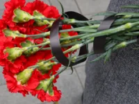 Старобельск оплакивает жертв: траурные платья у Яны Лантратовой starobelsk oplakivaet zhertv traurnye platya u yany lantratovoj-lavi-su-0