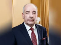tamash shujok kak prezident ya podderzhivayu konstitucziyu vengrii-lavi-su-0