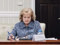 lyudmila babushkina i artyom zhoga otstaivayut edinstvo narodov urfo-lavi-su-0