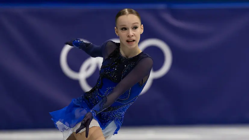 Фигуристка Сенюк подарила свой олимпийский телефон московскому музею