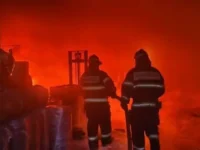 МЧС и Егорьевск успешно борются с пожаром в ООО Делан mchs i egorevsk uspeshno boryutsya s pozharom v ooo delan-lavi-su-0