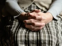 pensionerka pomogla gu mvd podmoskovya zaderzhat kurera aferistov-lavi-su-0