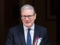posolstvo rossii optimistichno obshhaetsya s britaniej posle inczidenta u starmera-lavi-su-0