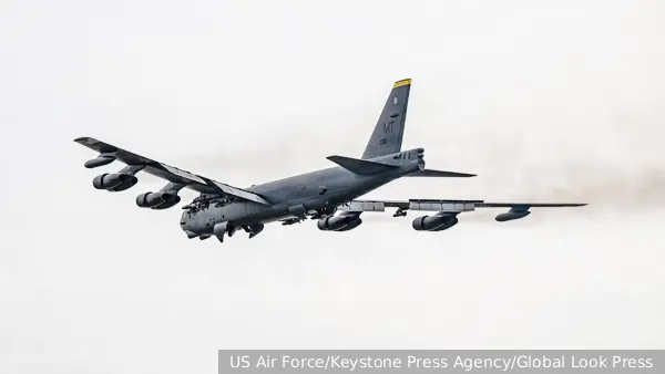 Стратегический бомбардировщик США B-52 потерпел крушение в Калифорнии