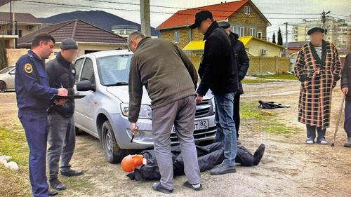 Пенсионеры с интересом наблюдали за реконструкцией убийства