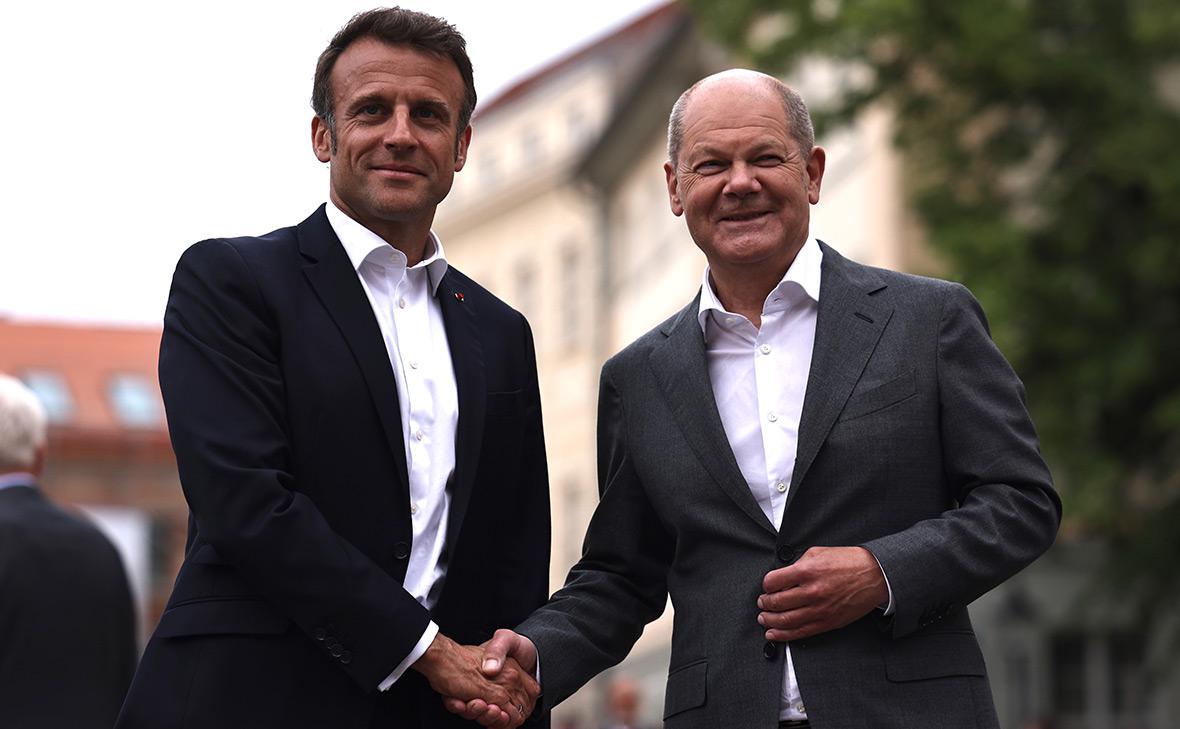Эмманюэль Макрон и Олаф Шольц (Clemens Bilan / Getty Images)