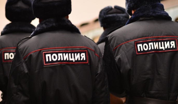Полицейского поймали на взятке коньяком