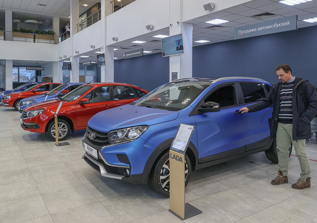 Эксперт рассказал, кому не стоит откладывать покупку авто в 2025 году