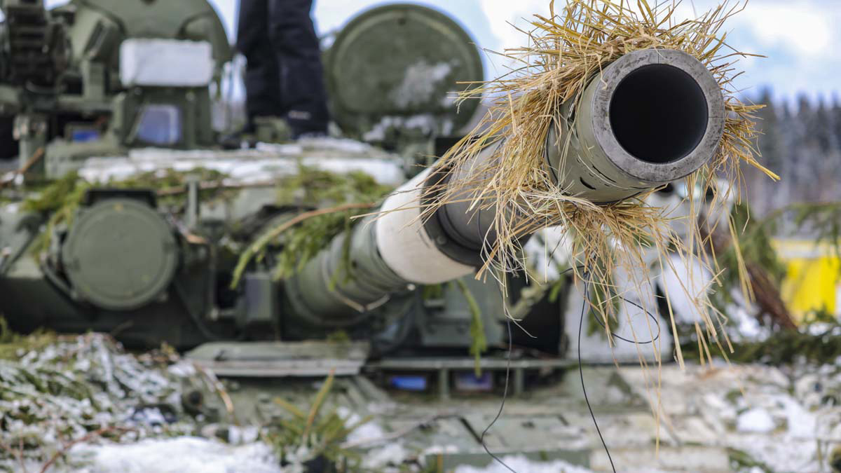 СМИ: Перешедшие на сторону РФ украинцы сожгли танки ВСУ на территории ДНР