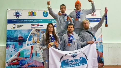 Крымская федерация зимнего плавания горячо начала сезон