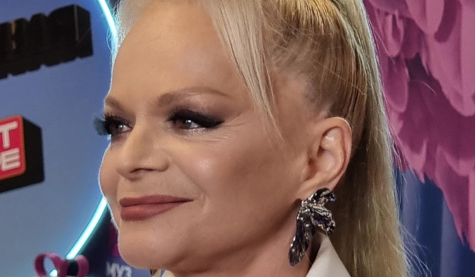 Младше почти в два раза: 67-летняя Долина откровенно о романе с молодым красавцем из "Голоса"