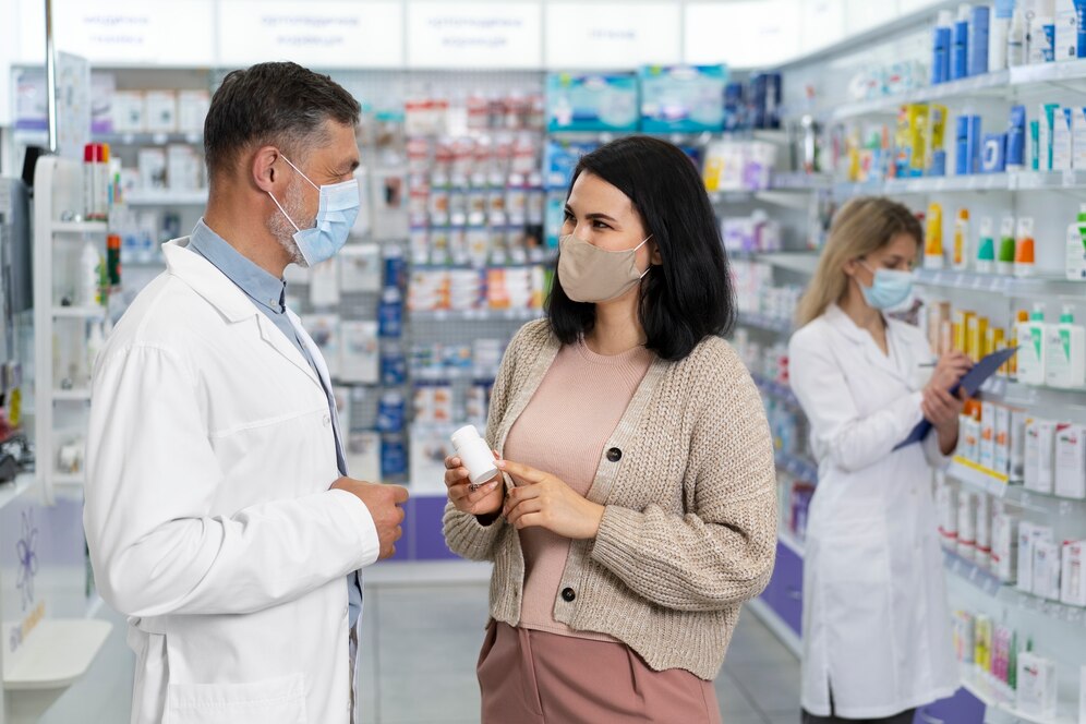 medium-shot-pharmacist-helping-patient_23-2150348205 - signaldaily