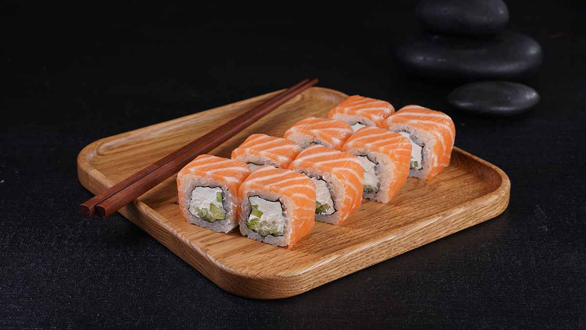 Мужчина 49 раз отменял заказ на роллы и ел их бесплатно, пока не попал в тюрьму