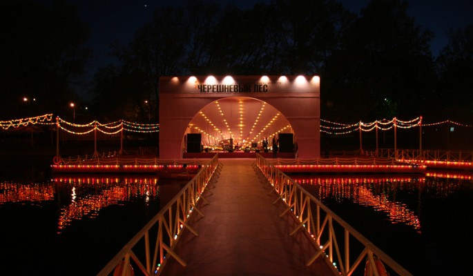 Знаменитый артист свалился в обморок на сцене после получения повестки