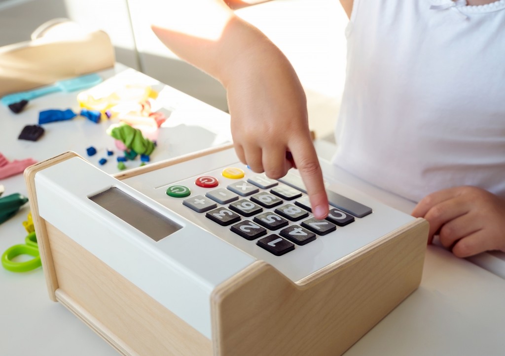 Родителям посоветовали, как научить финансовой грамотности детей