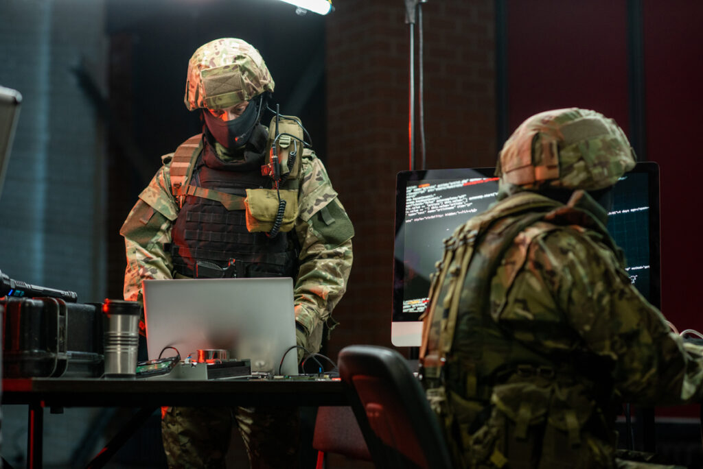 хакеры в военной форме