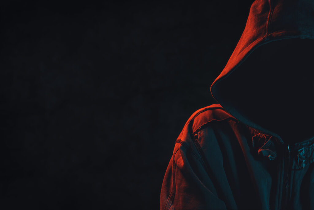 преступник в толстовке без лица