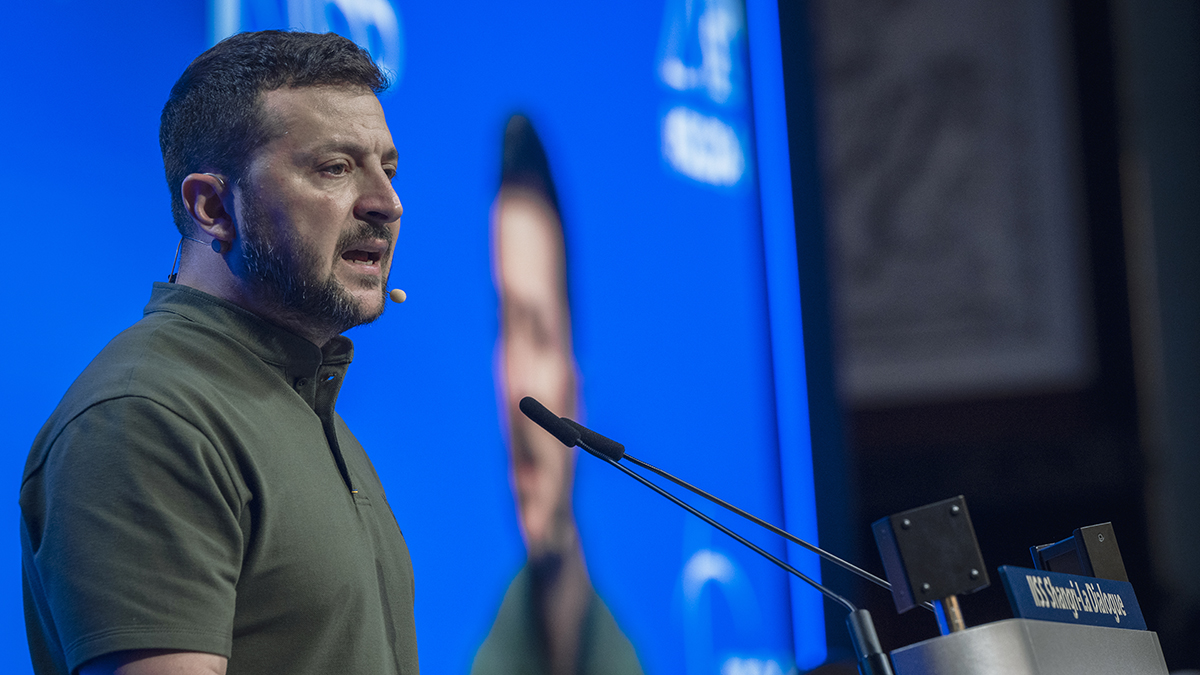 Зеленский заявил о намерении выяснить, продолжит ли Трамп поддержку Украины