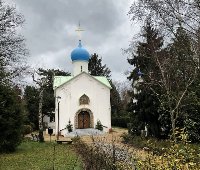 Церковь Успения Богородицы на русском кладбище в Сент-Женевьев-де-Буа близ Парижа — главный экспонат выставки «Архитектор Альберт Бенуа»