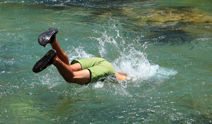 Пенсионер рухнул замертво после заплыва по реке в жару